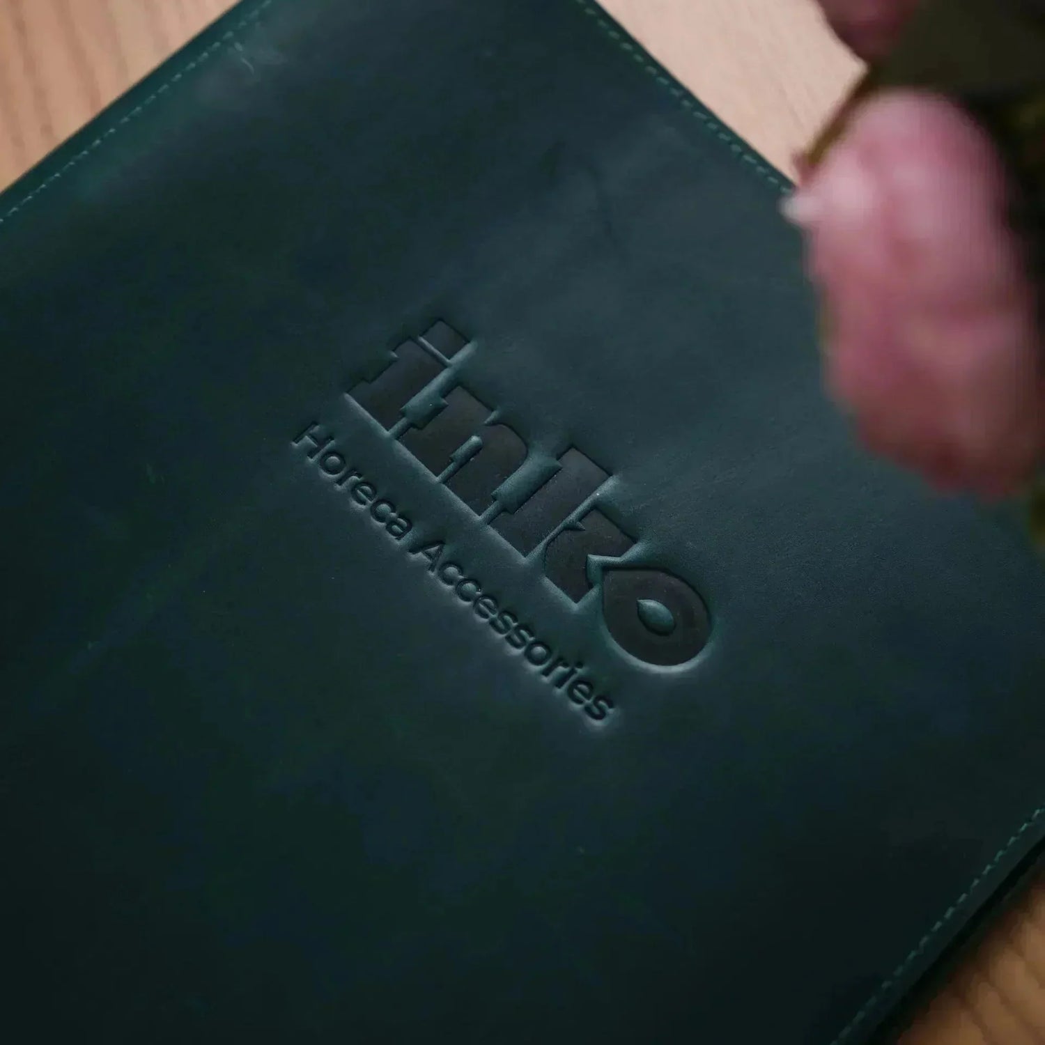 How to Clean Menu Covers (Wood, Leather, Vinyl): A Shift-End Routine - Inko Horeca Accessories