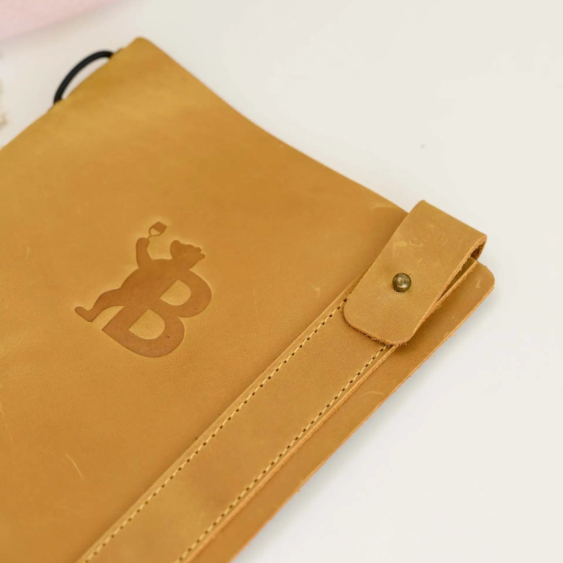 Leather Menu Holder with Holster Screw and Rubber String fixing with Crazy Horse leather (LM07A5) - inkohoreca - shop