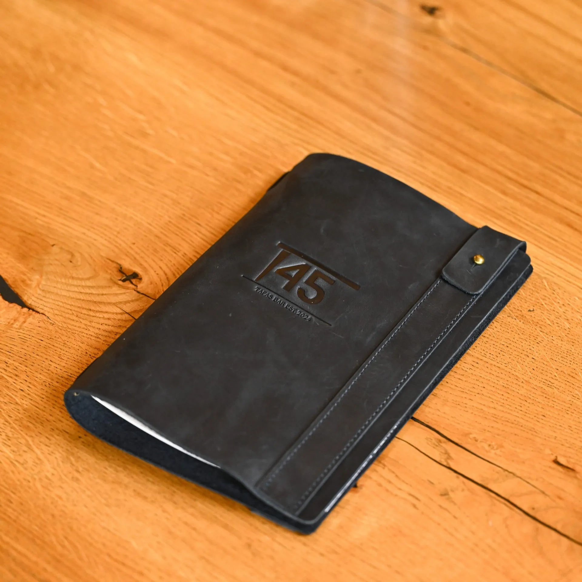 Leather Menu Holder with Holster Screw and Rubber String fixing with Crazy Horse leather (LM07A5) - inkohoreca - shop