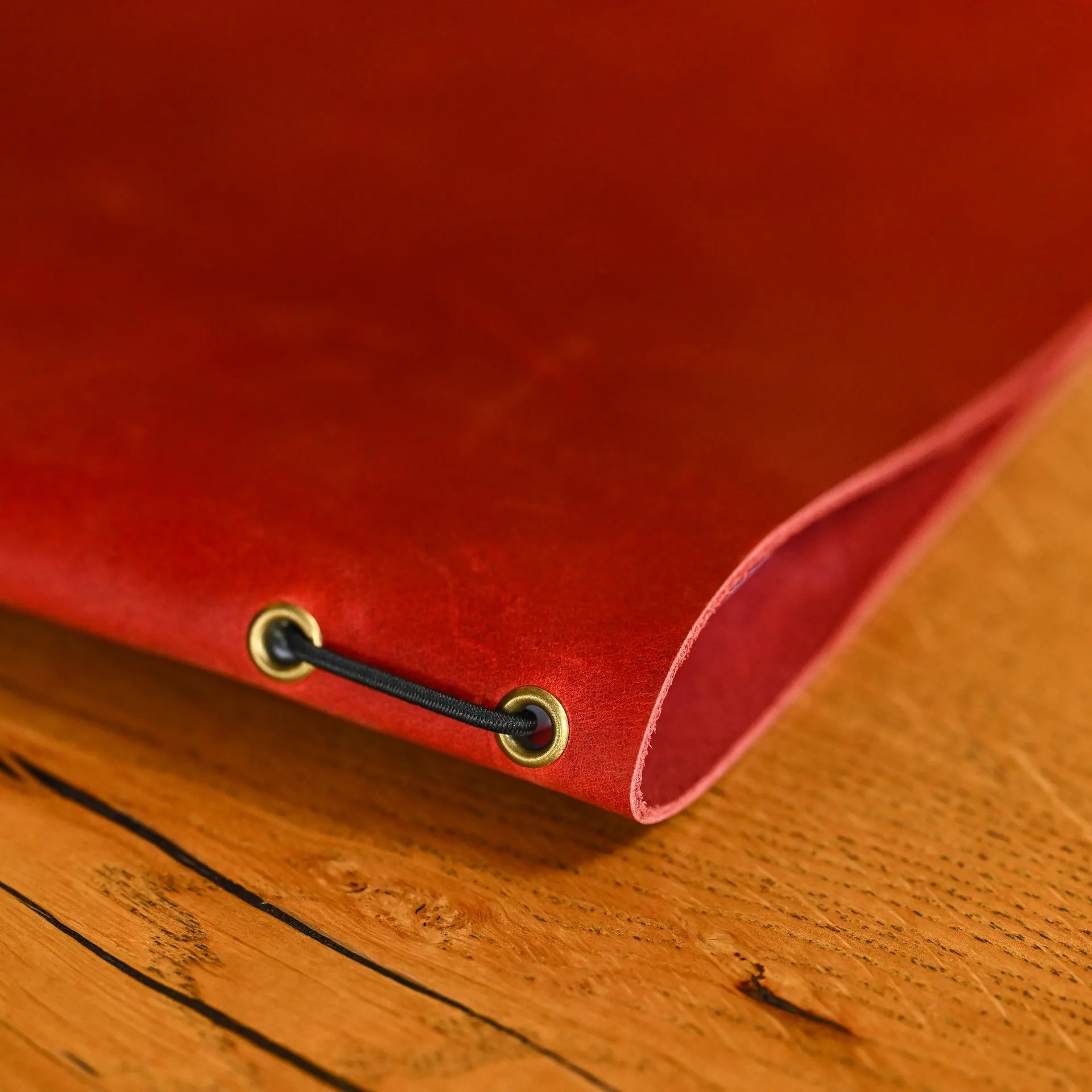 Leather Menu Holder with Rubber String fixing with Crazy Horse leather (LM06A4) - inkohoreca - shop