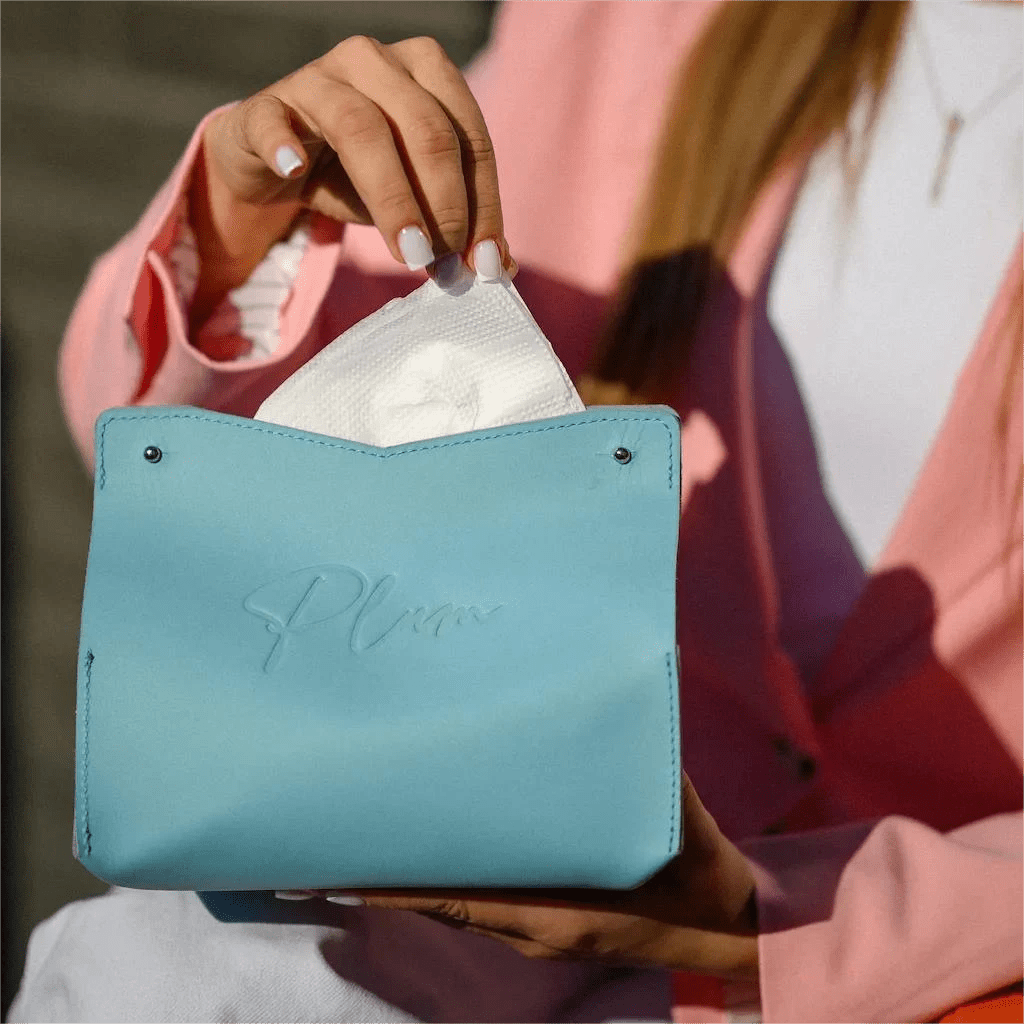 Premium leather tissue box that adds a refined and professional touch to restaurant and hotel interiors.