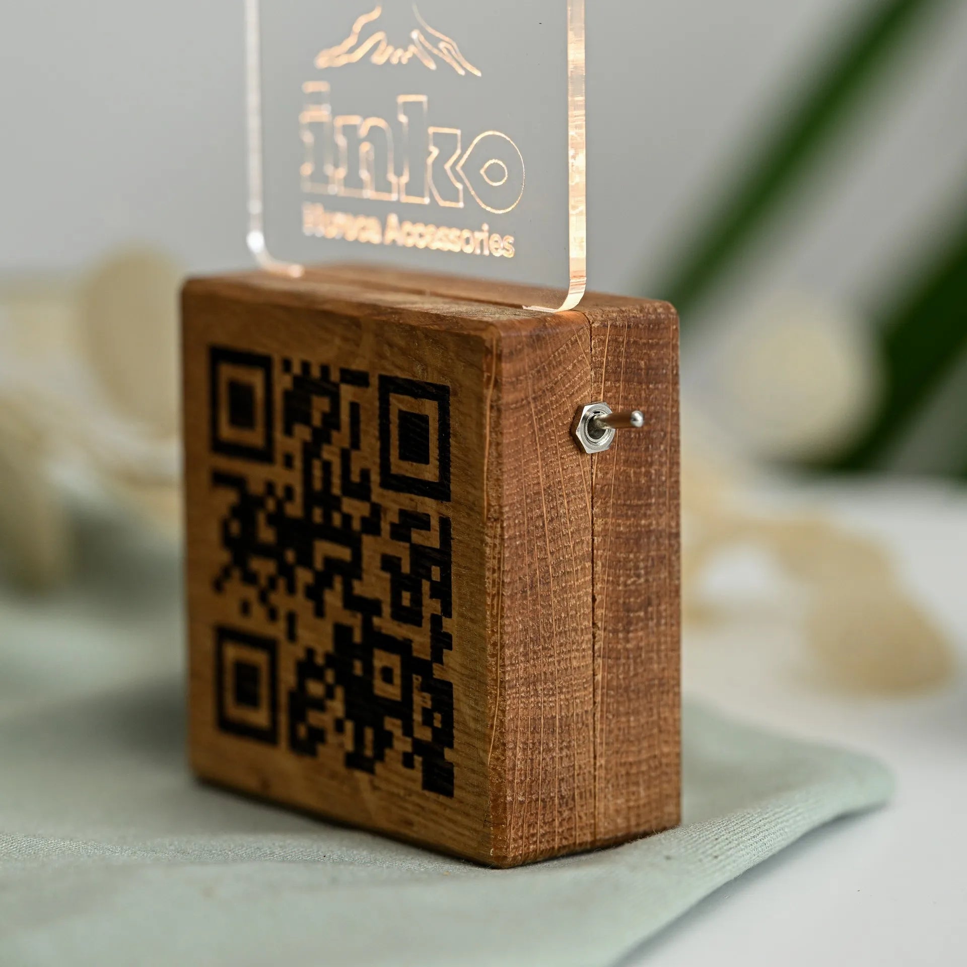 Wooden QR code stand: the perfect blend of style and function.