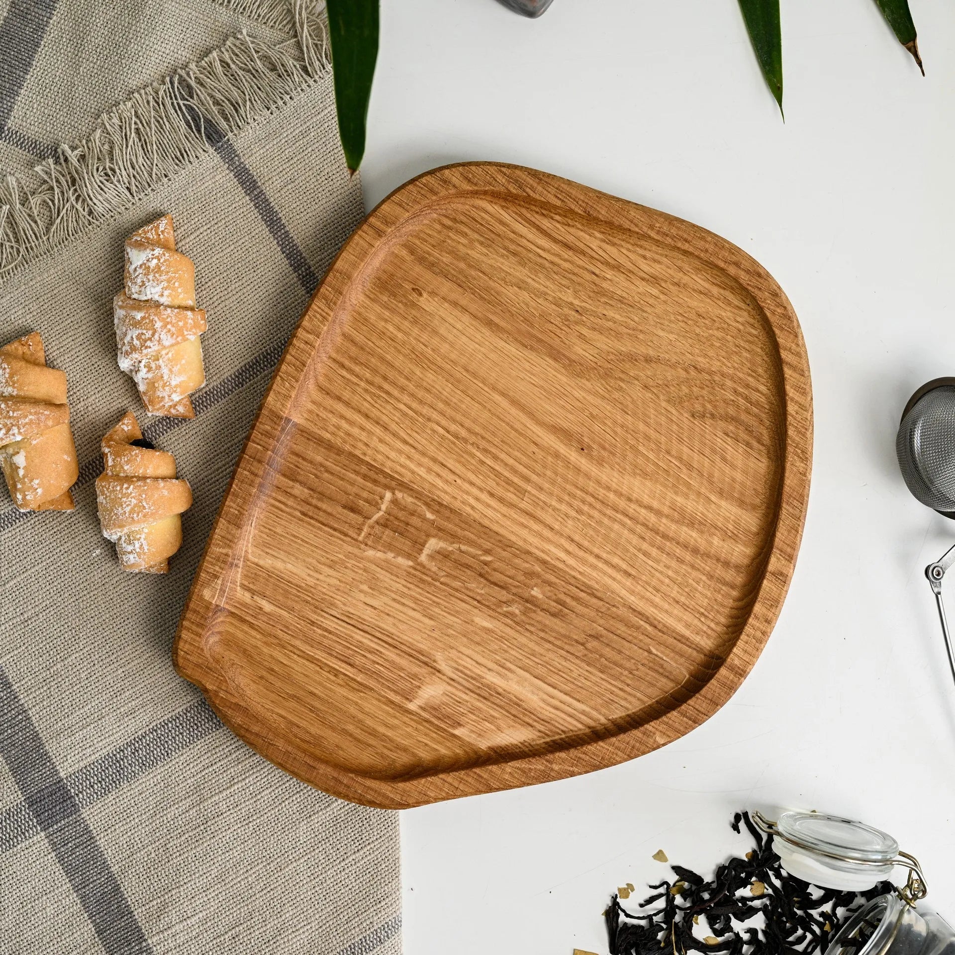 Customized wooden serving tray with logo engraving for cafes
