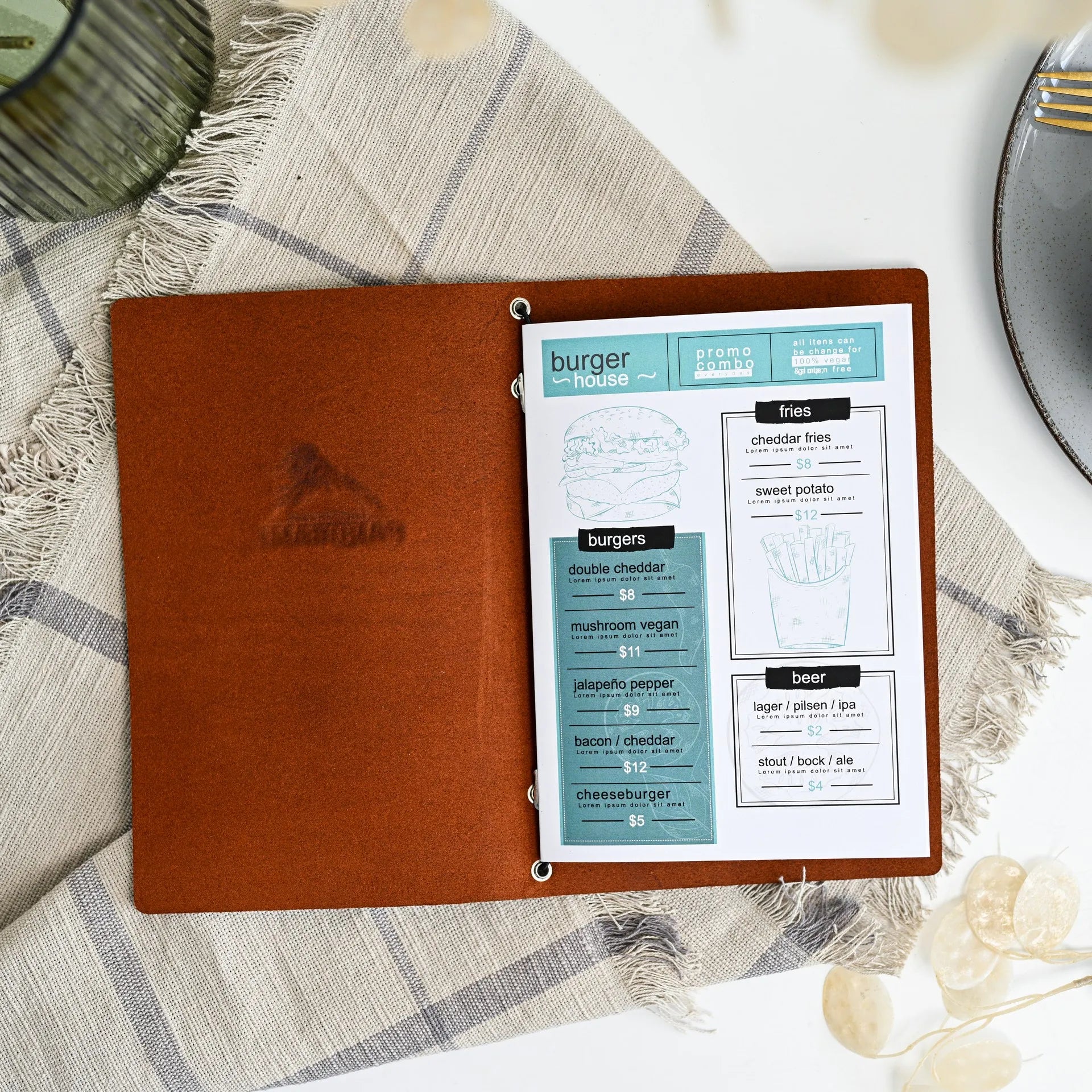 Present your menus in style with our classic leather holder, combining elegance and practicality.