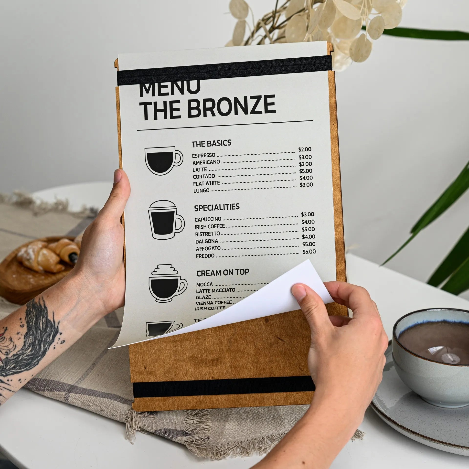 Beverage Menu Folder: Organize drink offerings with style and efficiency.