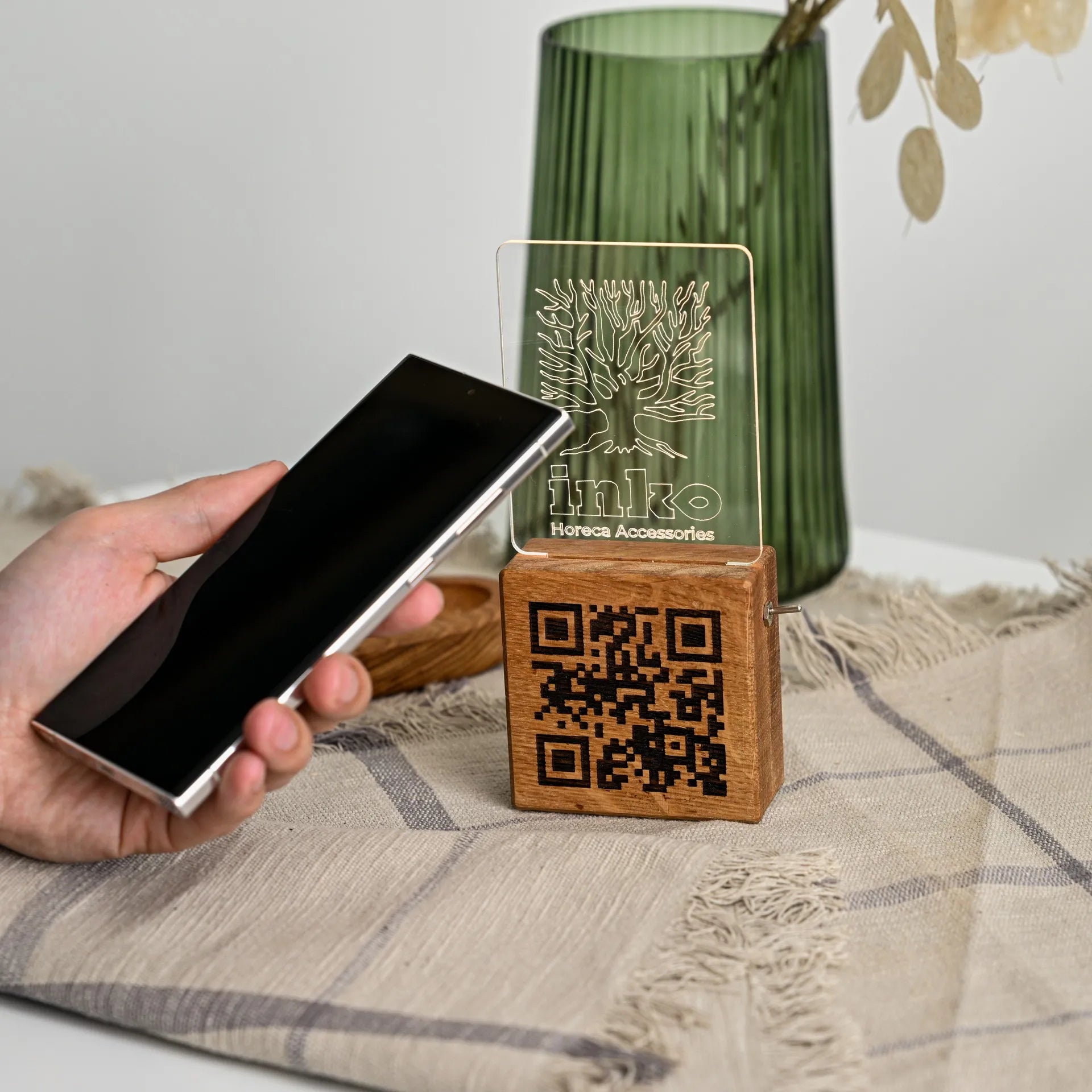 Illuminate your menu with our acrylic QR code plate.