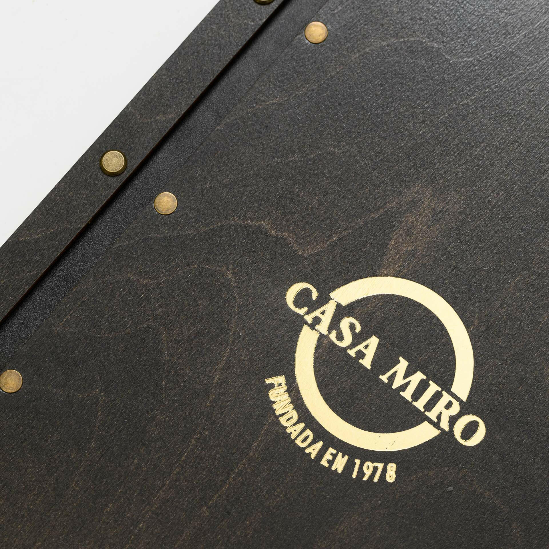 Customizable Wooden Menu Folder: Allows for personalized touches to suit your restaurant's style.