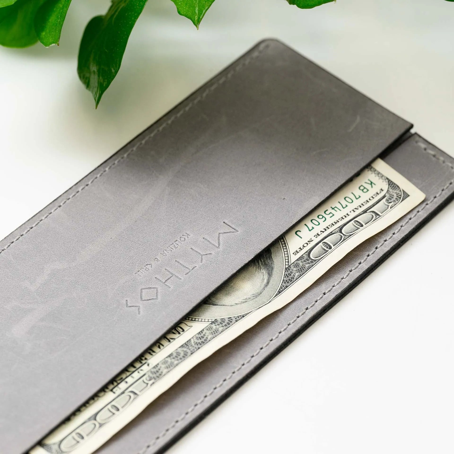 Restaurant Bill Presenter: Impress patrons with a personalized check presenter crafted from high-quality leather.