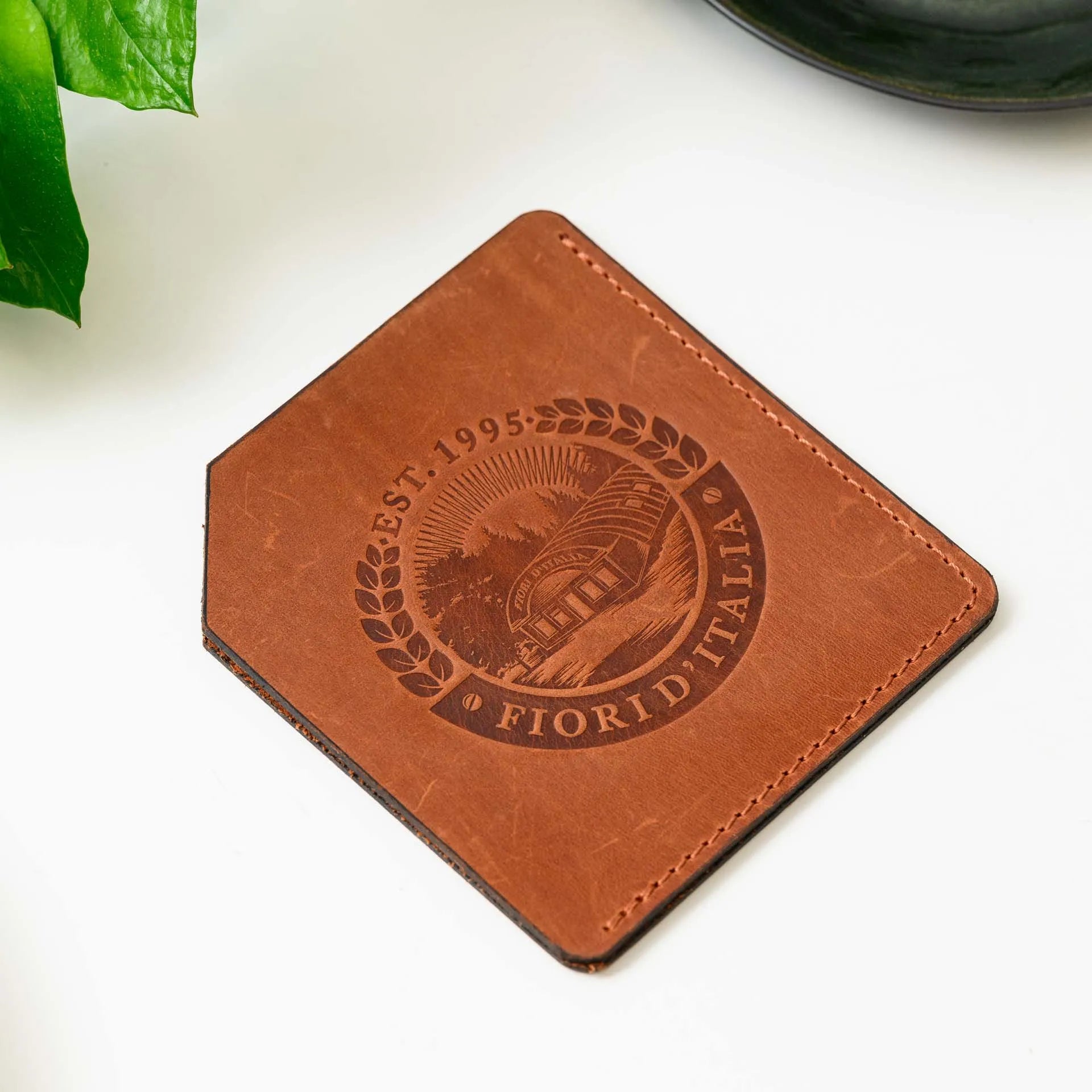 Stylish Leather Check Presenter: Add a touch of class to your service with a personalized logo bill presenter.