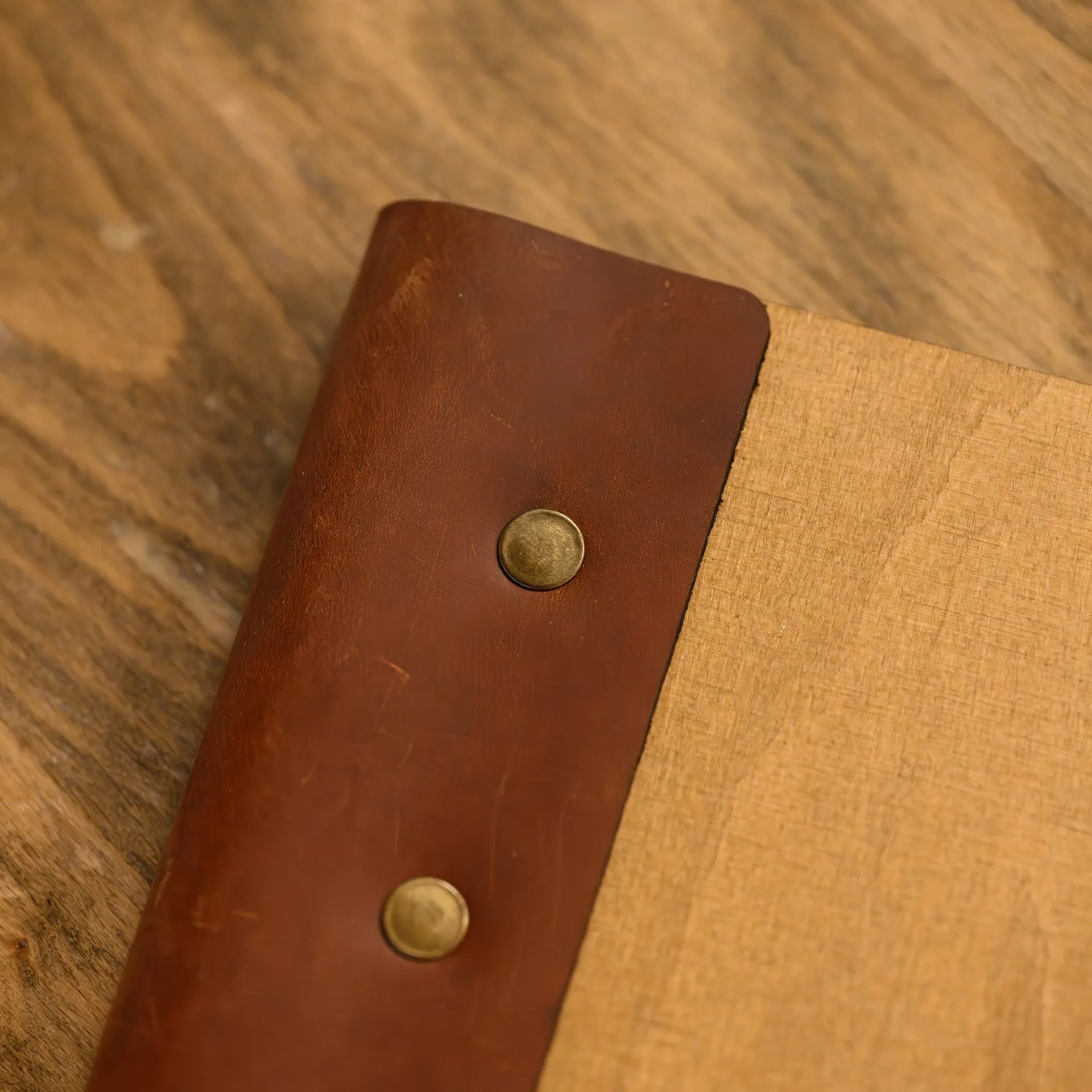 Wooden Menu Holder with Leather Spine (M03A4)