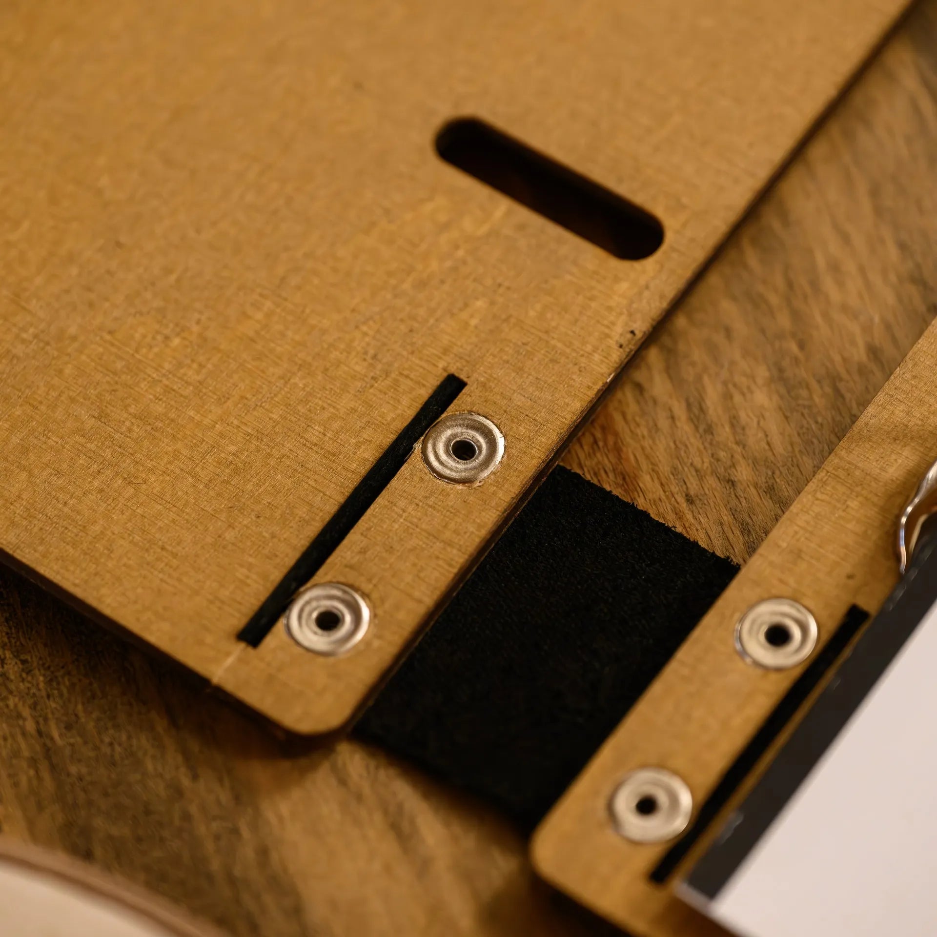 Wooden Menu Holder with Ring Binder Mechanism (M04A5)