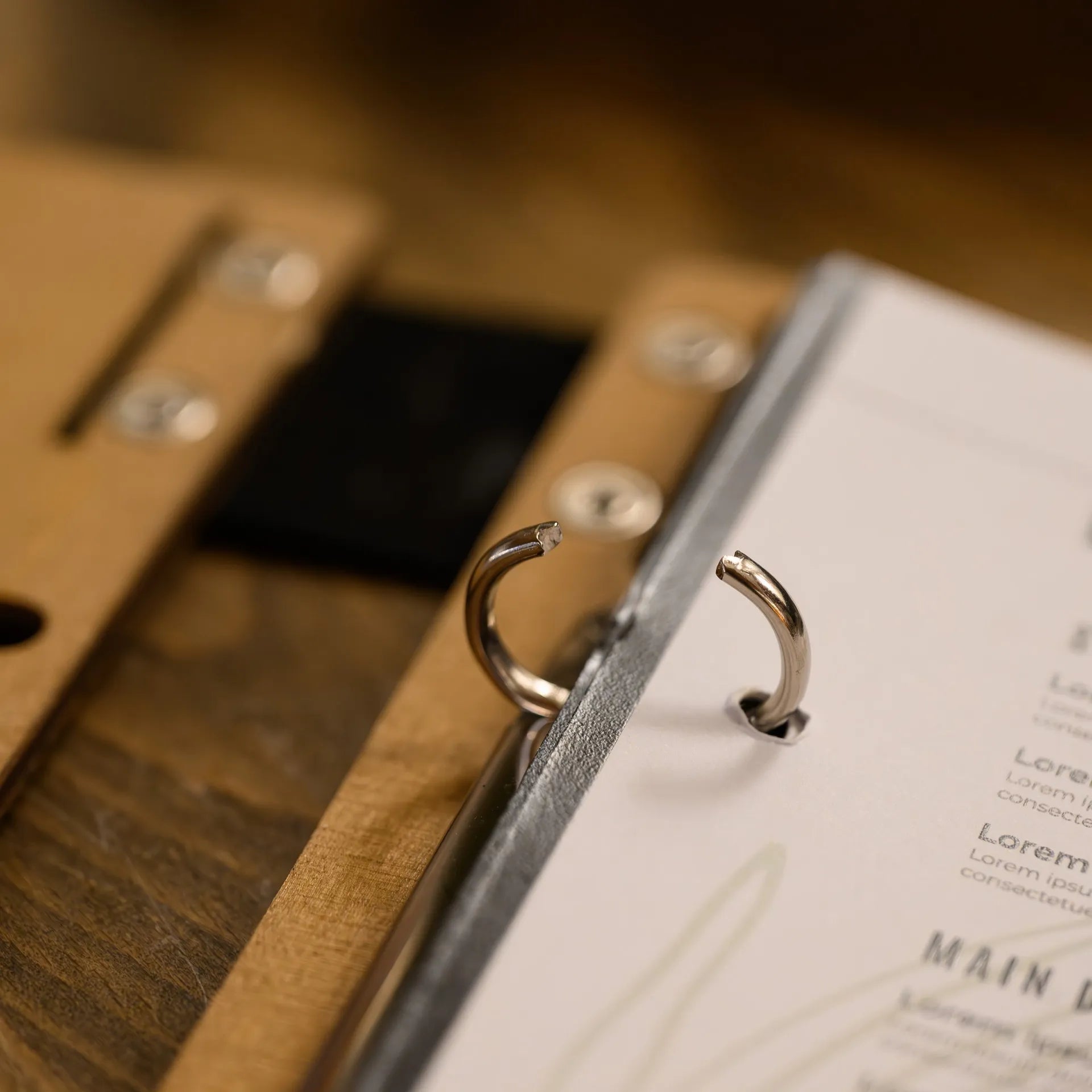 Wooden Menu Holder with Ring Binder Mechanism (M04A5)