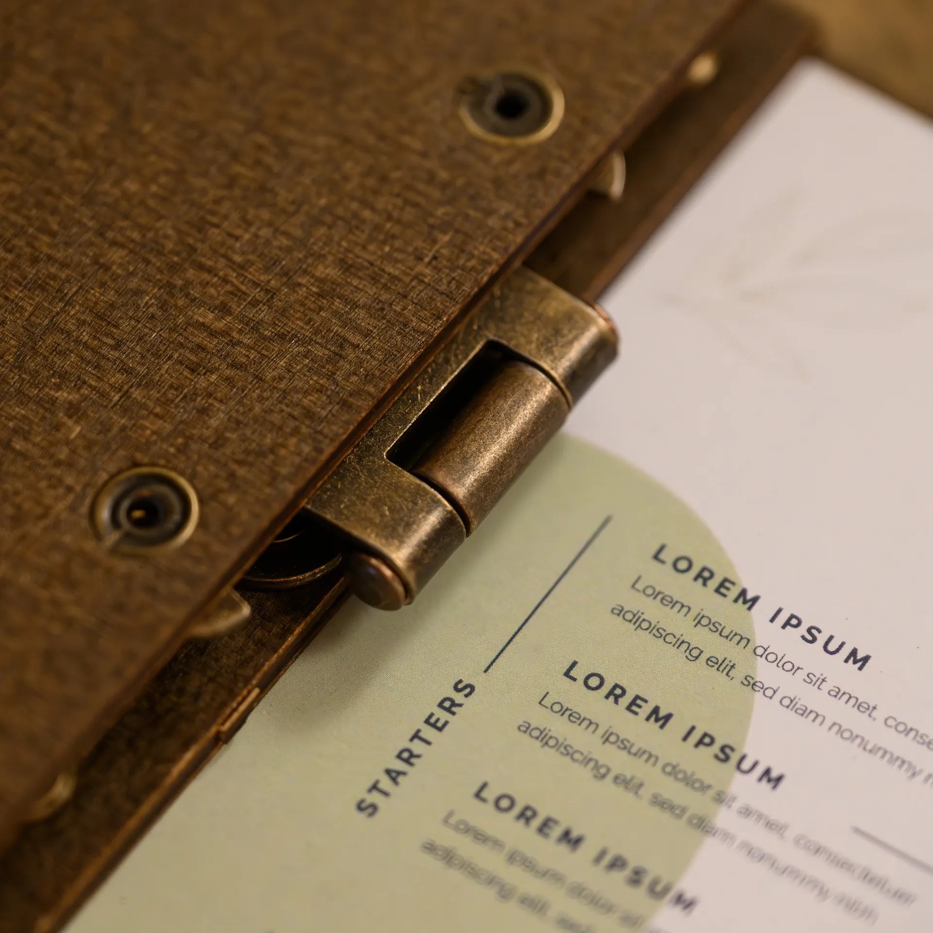 Wooden Menu Holder with Brass Hinges (M05A5)