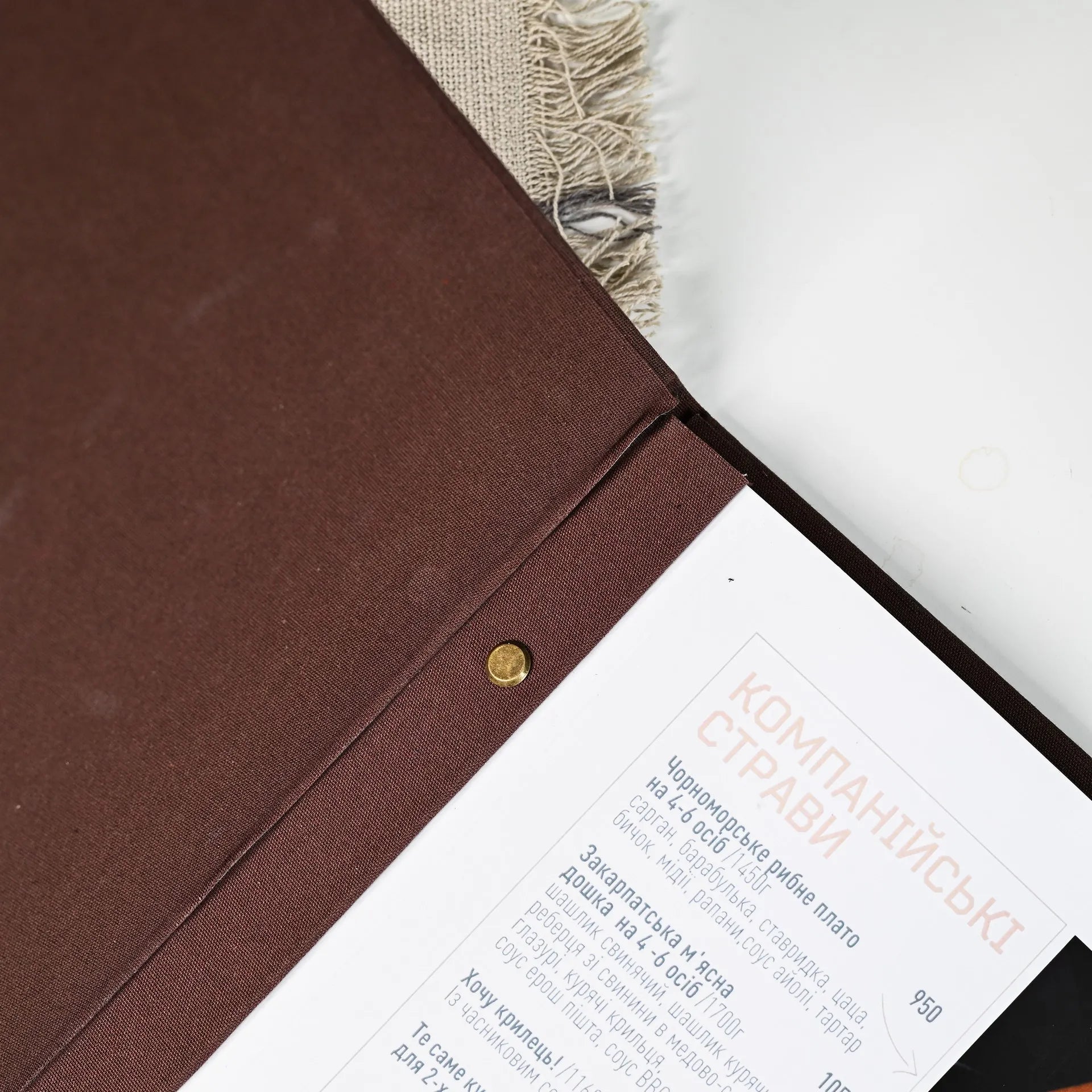 Customizable fabric menu folder with personalized logo, perfect for restaurants. Changeable sheets for quick and easy updates to your drink menu.