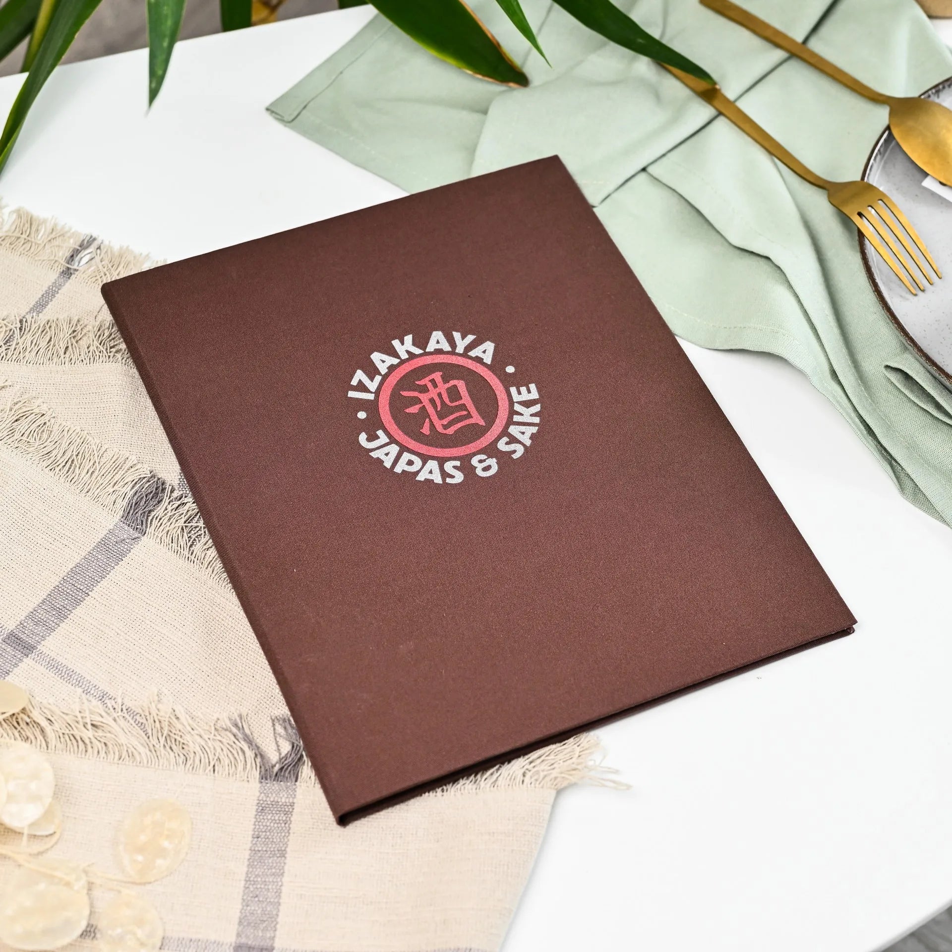 Custom fabric menu folder with logo, ideal for restaurants. Changeable sheets make it easy to update your drink and wine menu with style and convenience.