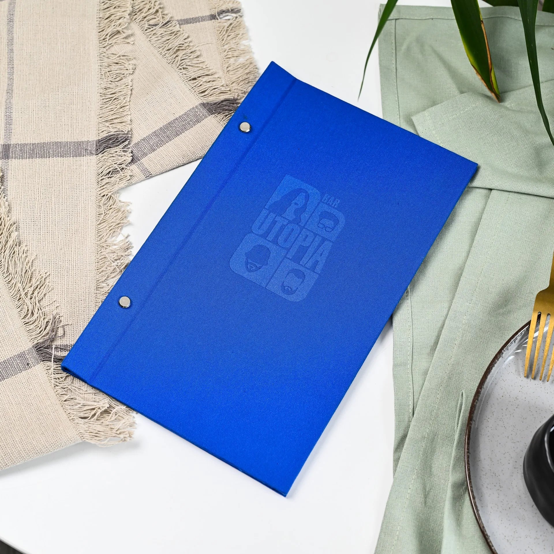 Customizable fabric menu folder with personalized logo, perfect for restaurants. Changeable sheets for quick and easy updates to your drink menu.