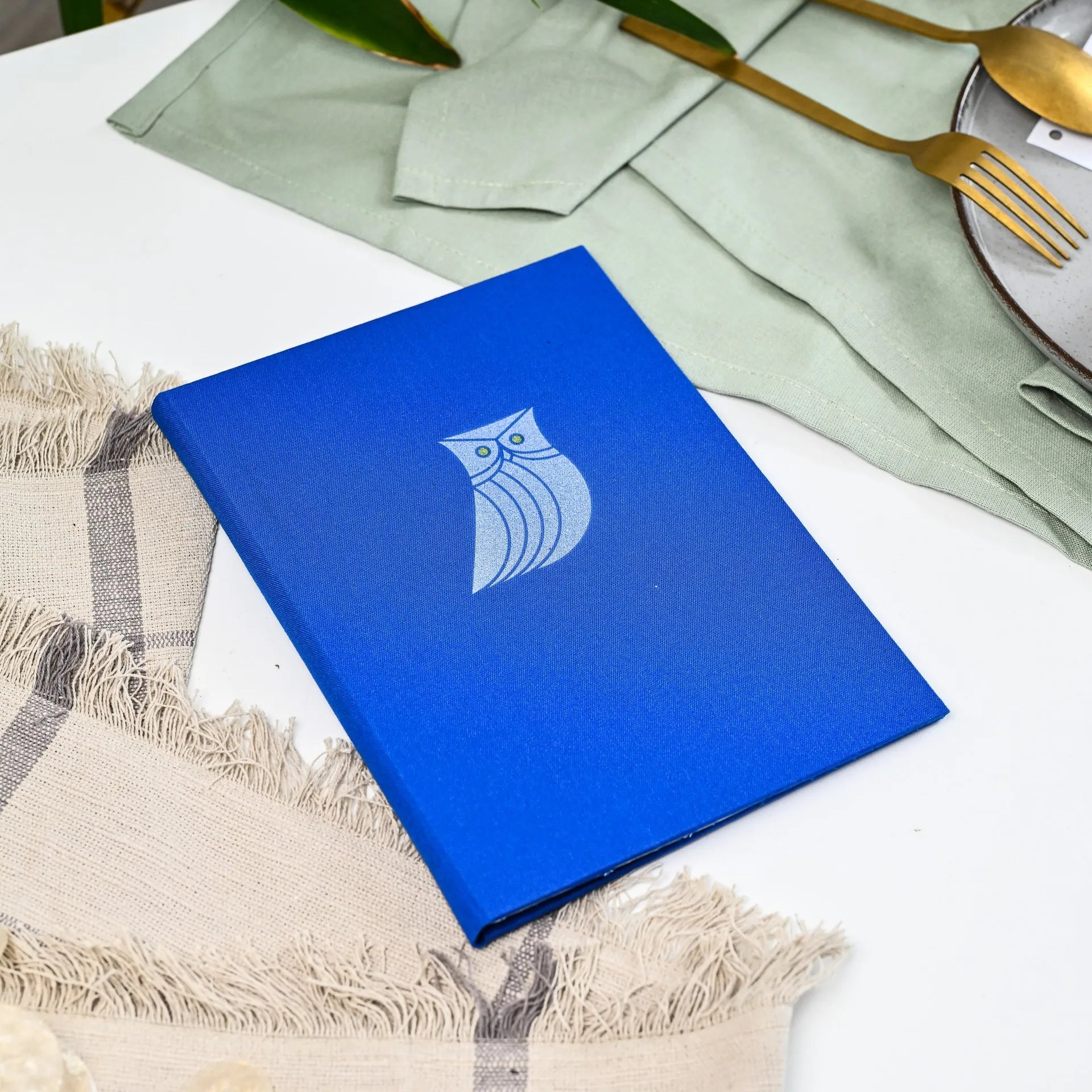 High-quality fabric menu cover with logo printing, ideal for restaurant wine menus. Changeable sheets allow for frequent and flexible updates.