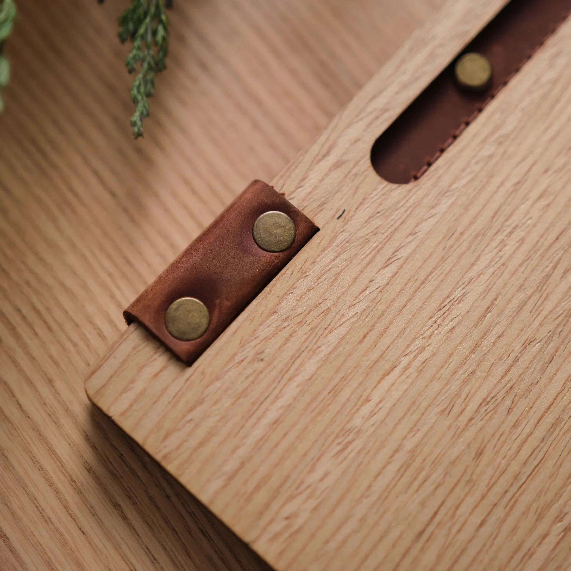 Veneered HDF Menu Hardcover Folder in Light Oak Colour