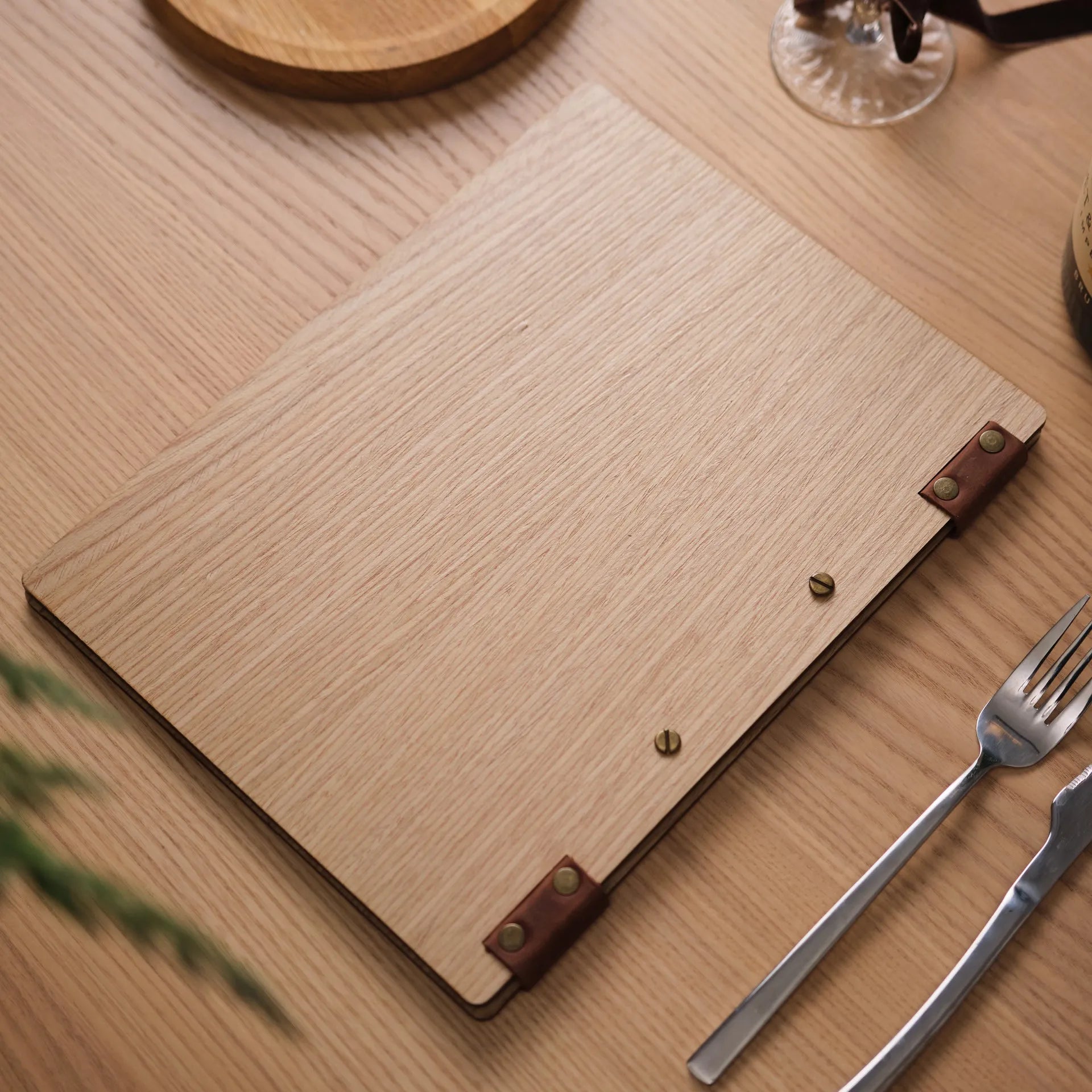 Veneered HDF Menu Hardcover Folder in Light Oak Colour