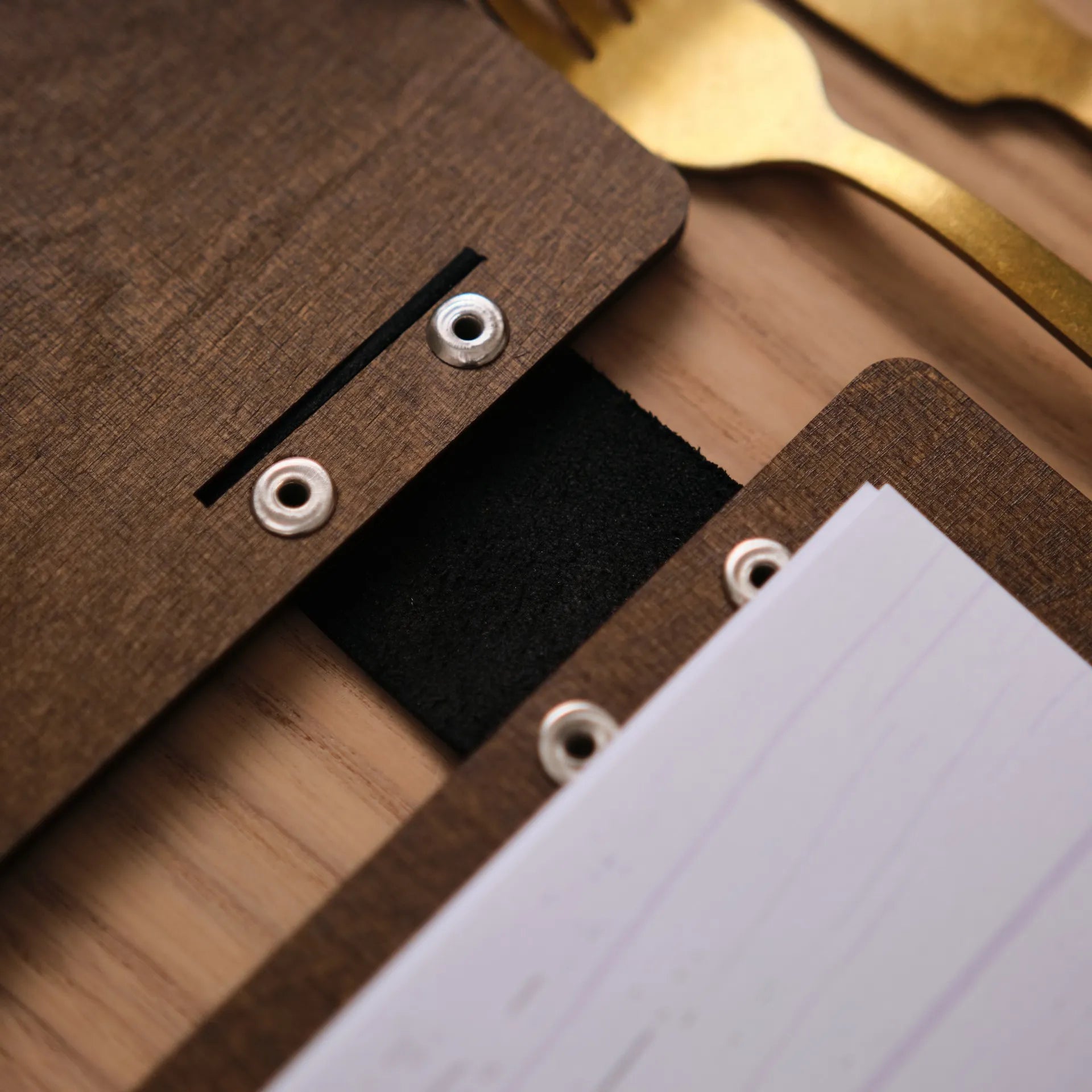 Wooden Menu Holder with Ring Binder Mechanism (M04A4)