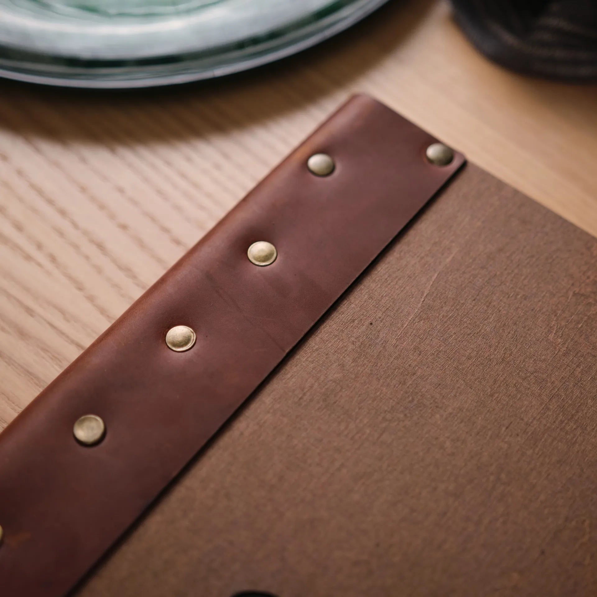 Wooden Menu Clipboard with Leather Spine (M06A1)