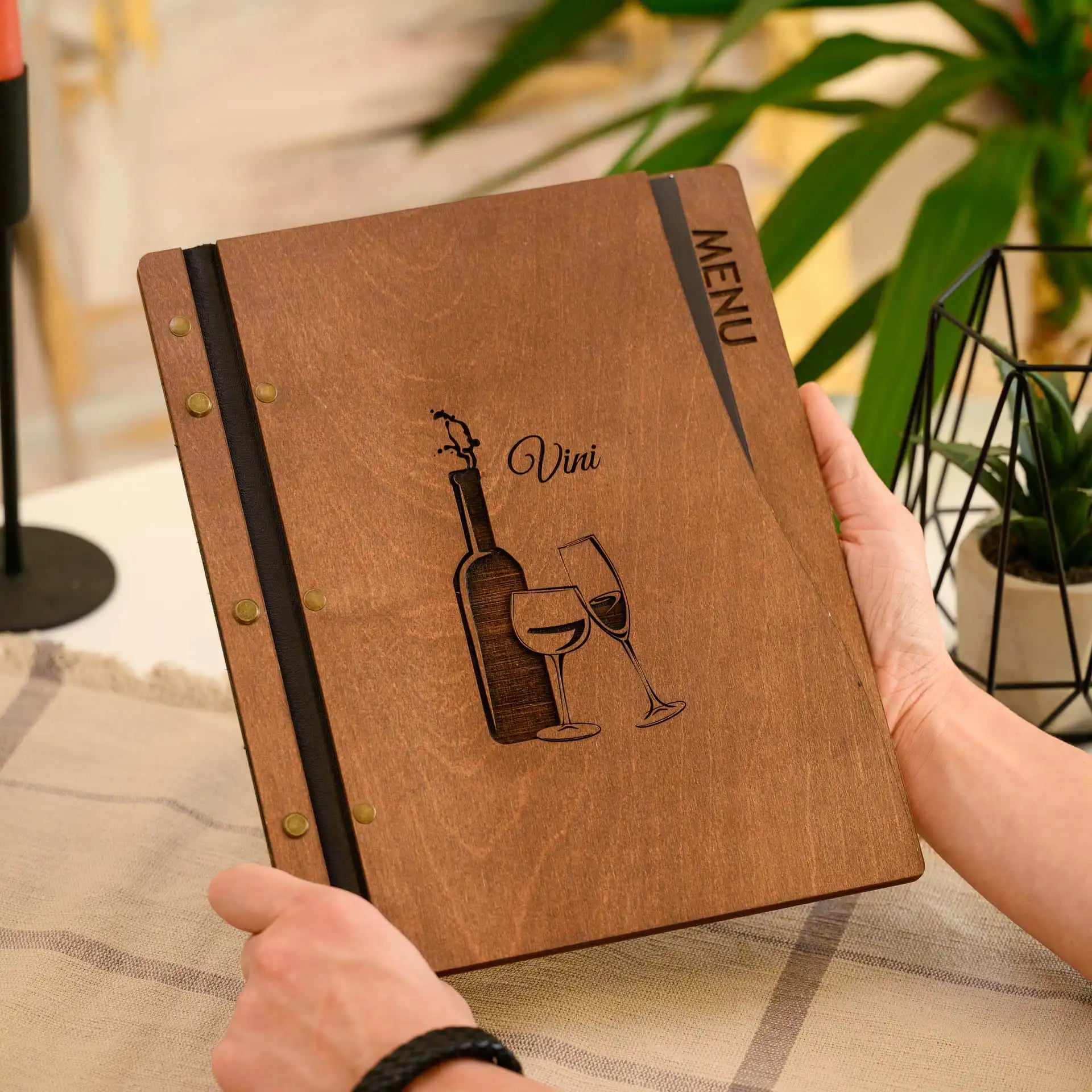 Wooden Menu Holder with Curved Cover (M01A22)