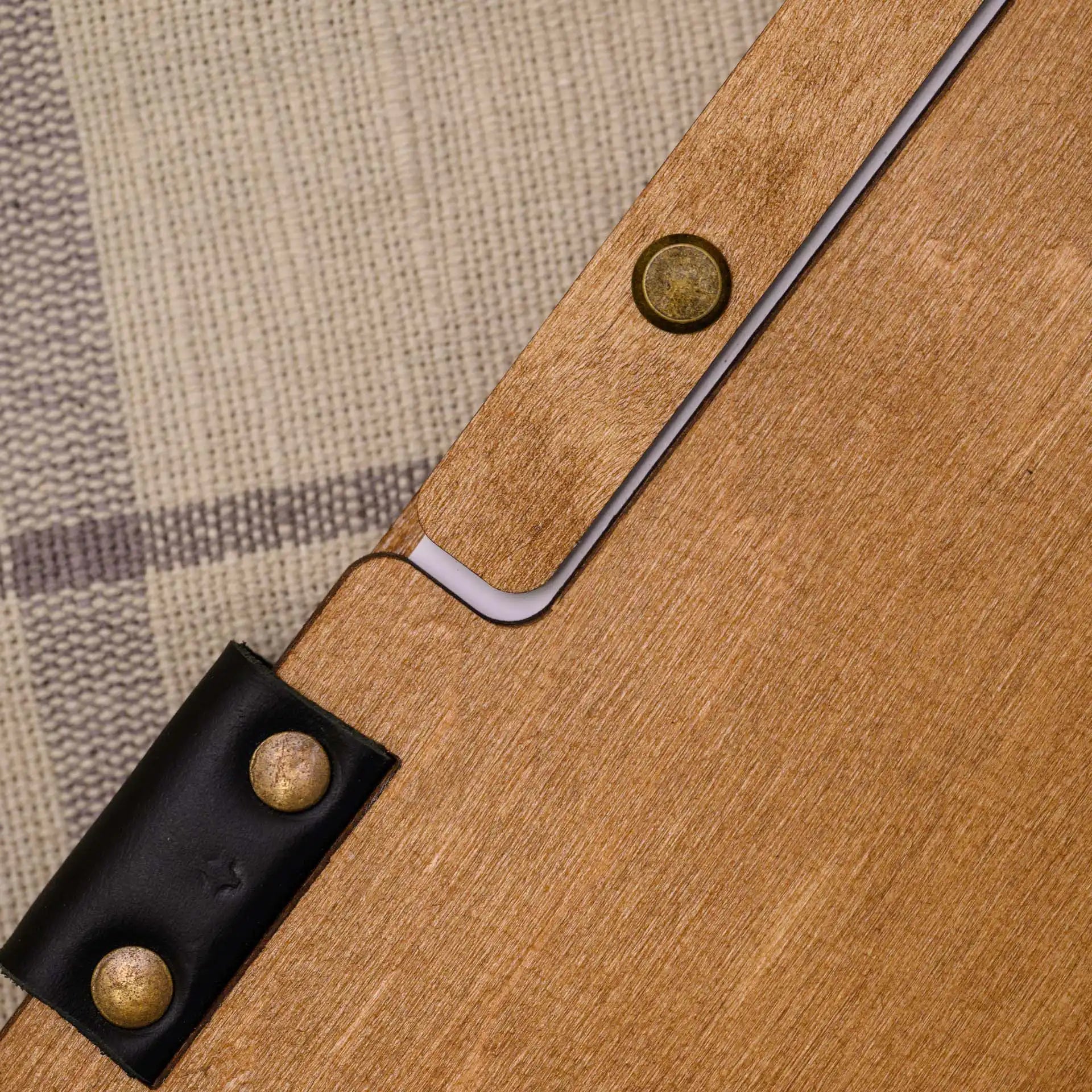 Wooden Menu Holder fastened with Plank Fixing (M02A2)