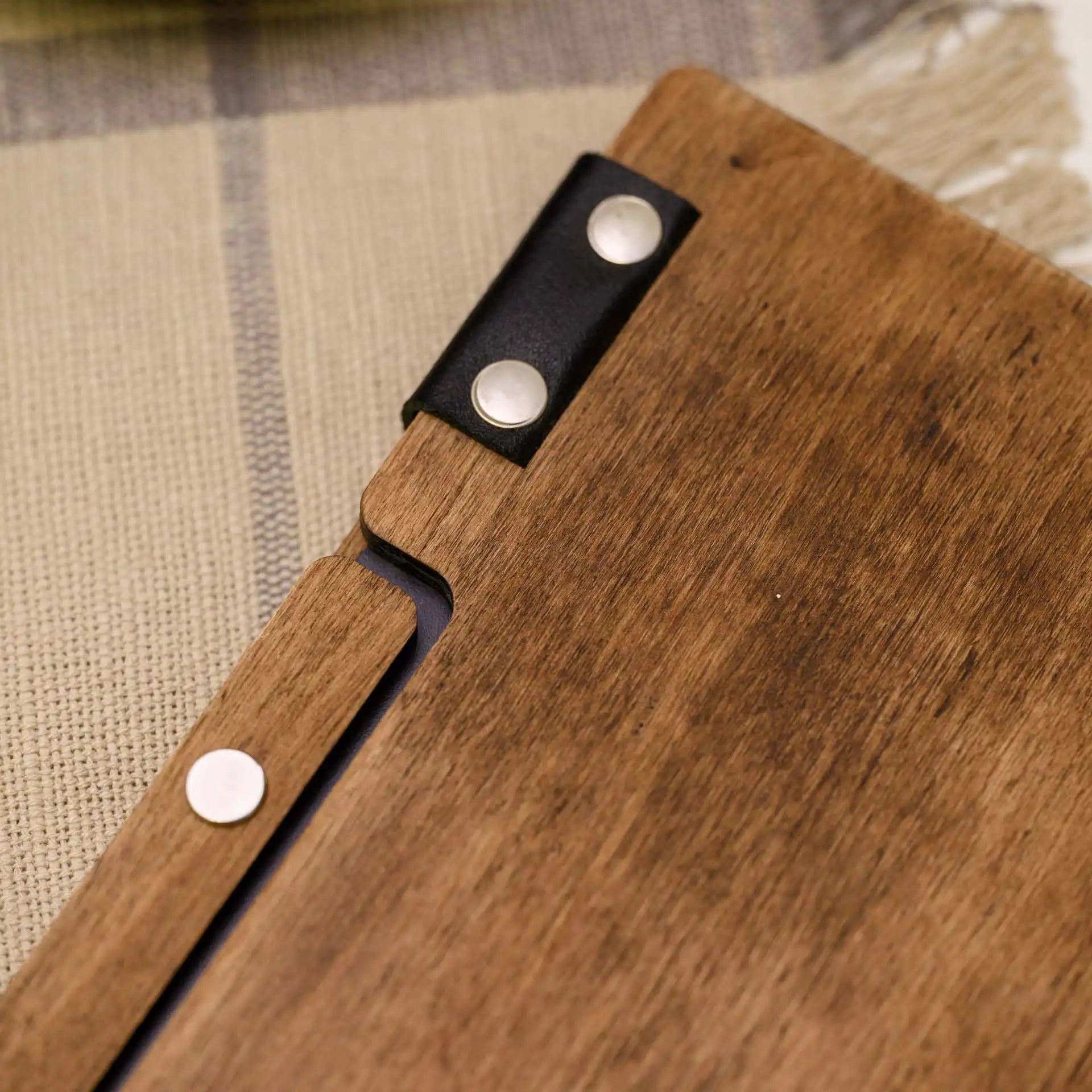 Hardcover Wooden Menu Holder (PM02A2)