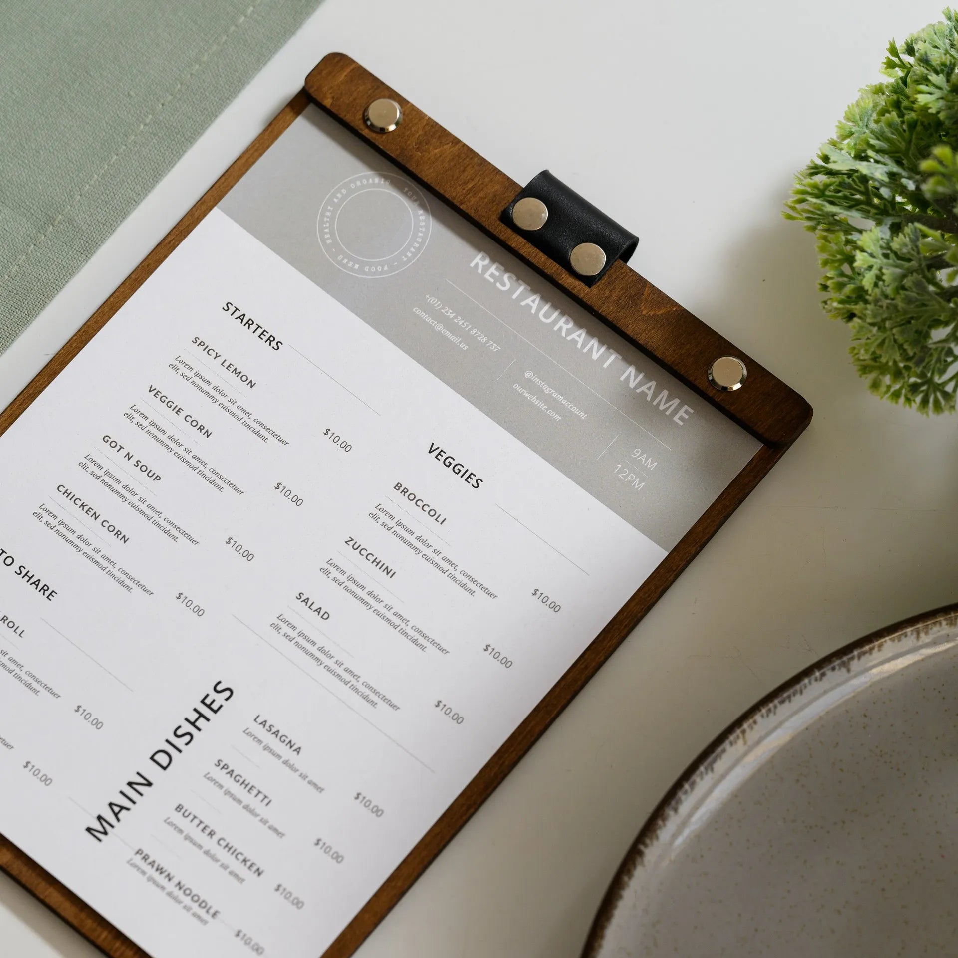 Keep your coffee menu organized with our clipboard, ensuring efficient service and satisfied customers.