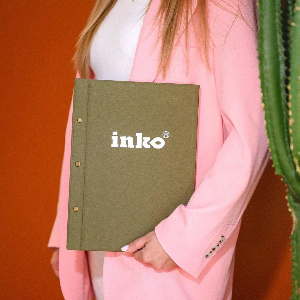 Funda de tela para menú de restaurante diseñada para una presentación elegante y profesional del menú.