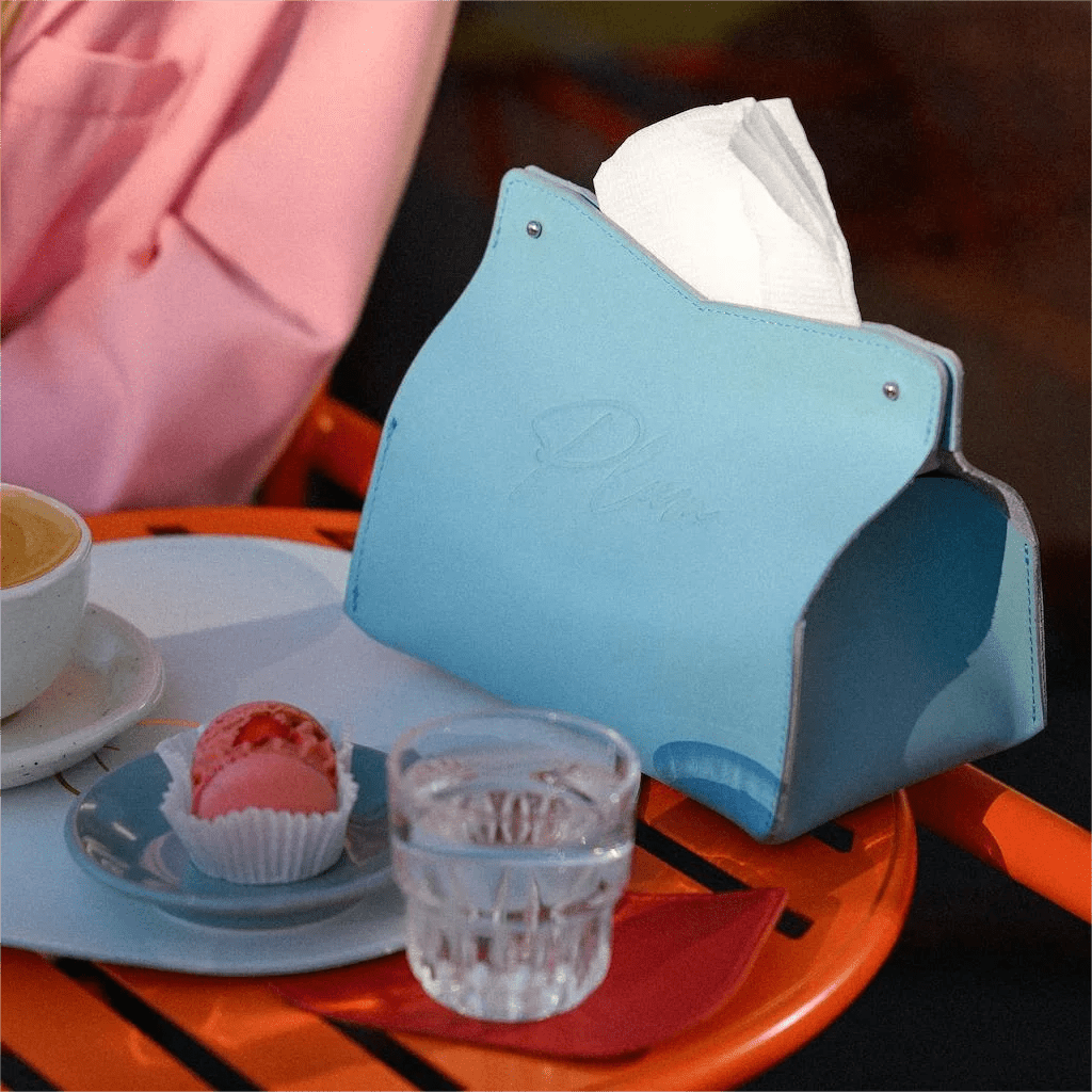 Elegant leather tissue box designed for restaurants, cafés, bars, and hotel tables.