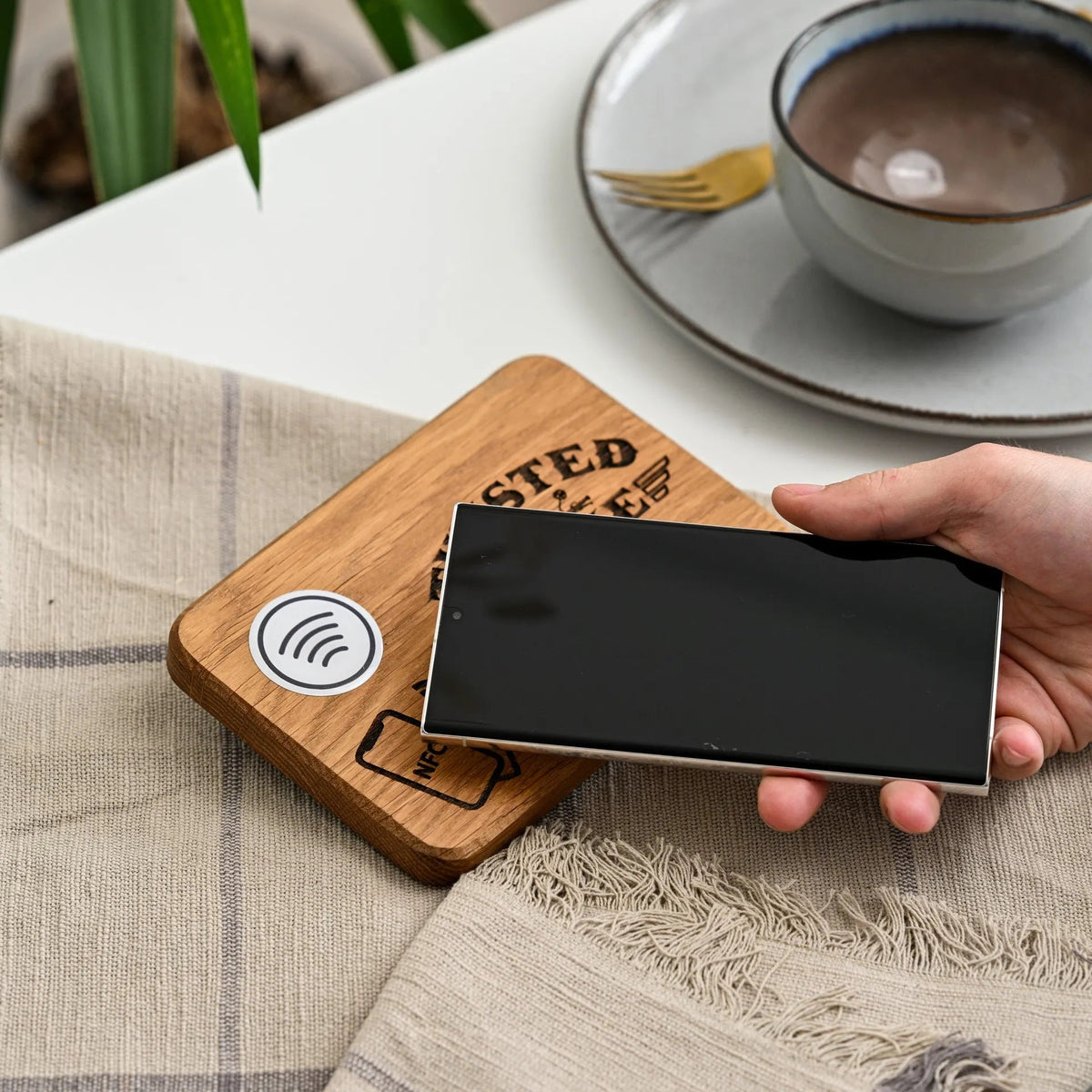 NFC Tag Stand with Logo Engraving (NW01) - inkohoreca - shop