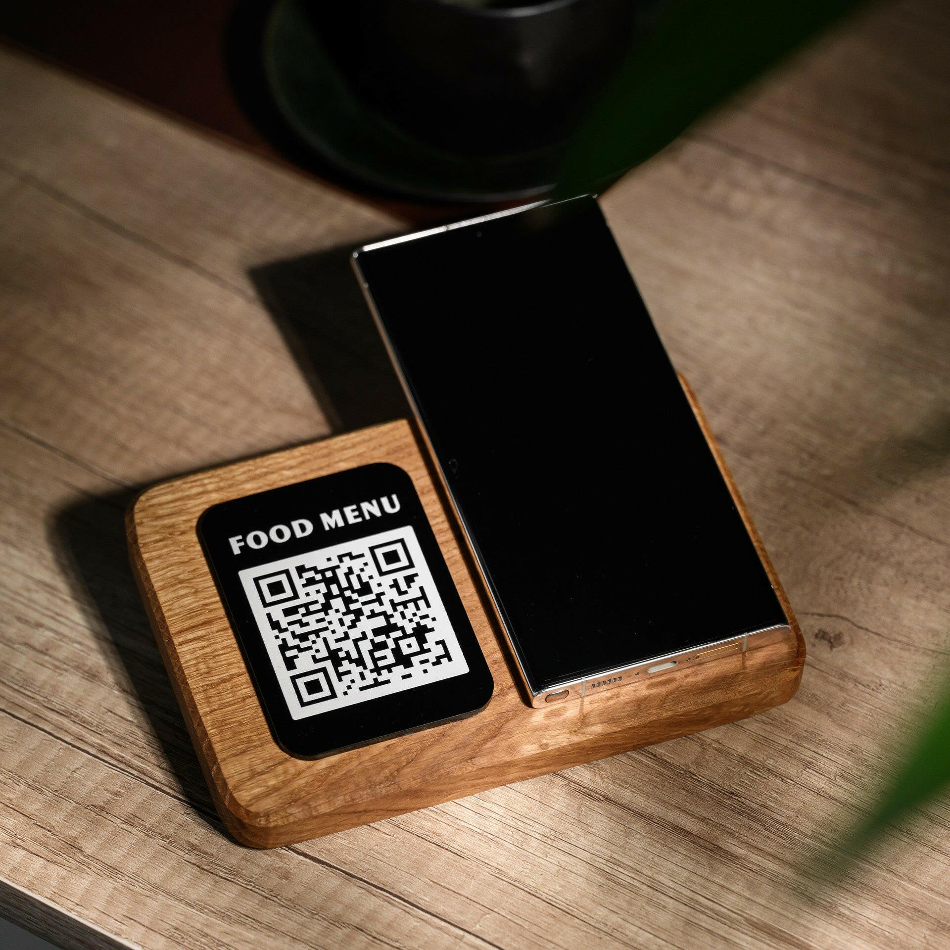 QR Menu Sign on Acrylic Tablet and Oaken base (QW01) - inkohoreca - shop