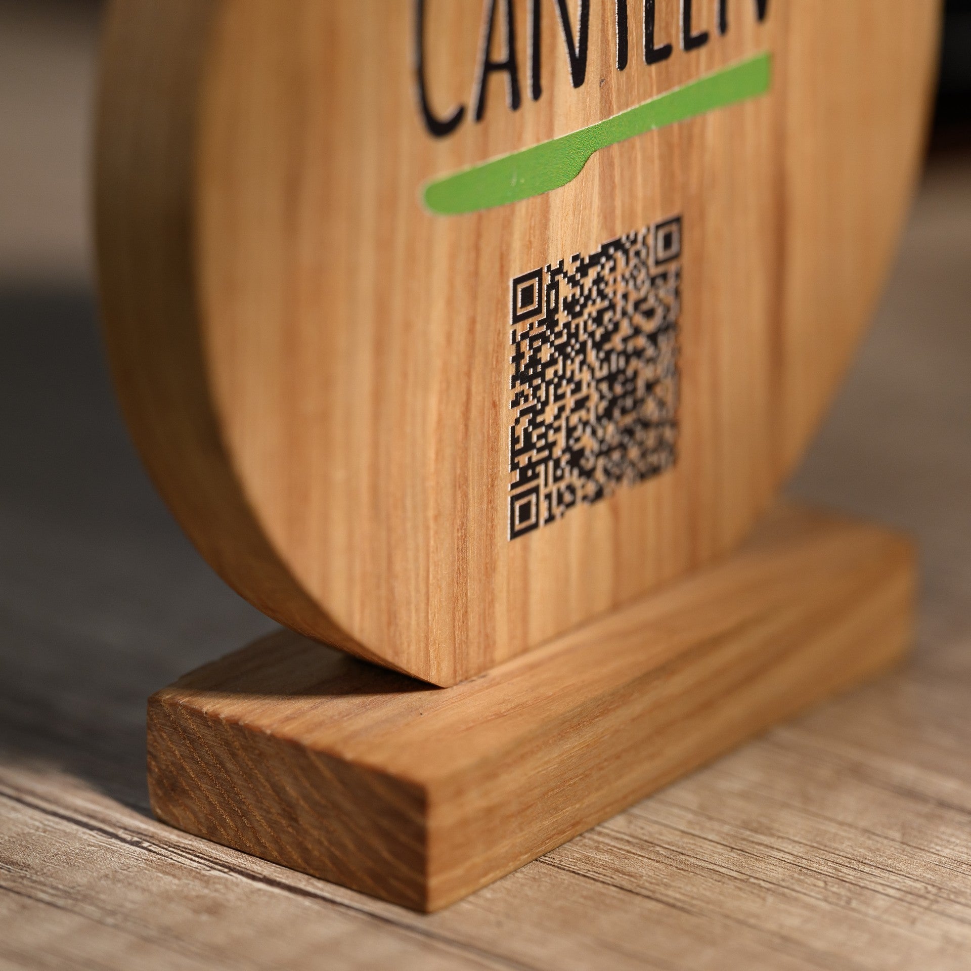 QR Menu Sign Printed on Round Oak Stand (QW03V2) - inkohoreca - shop