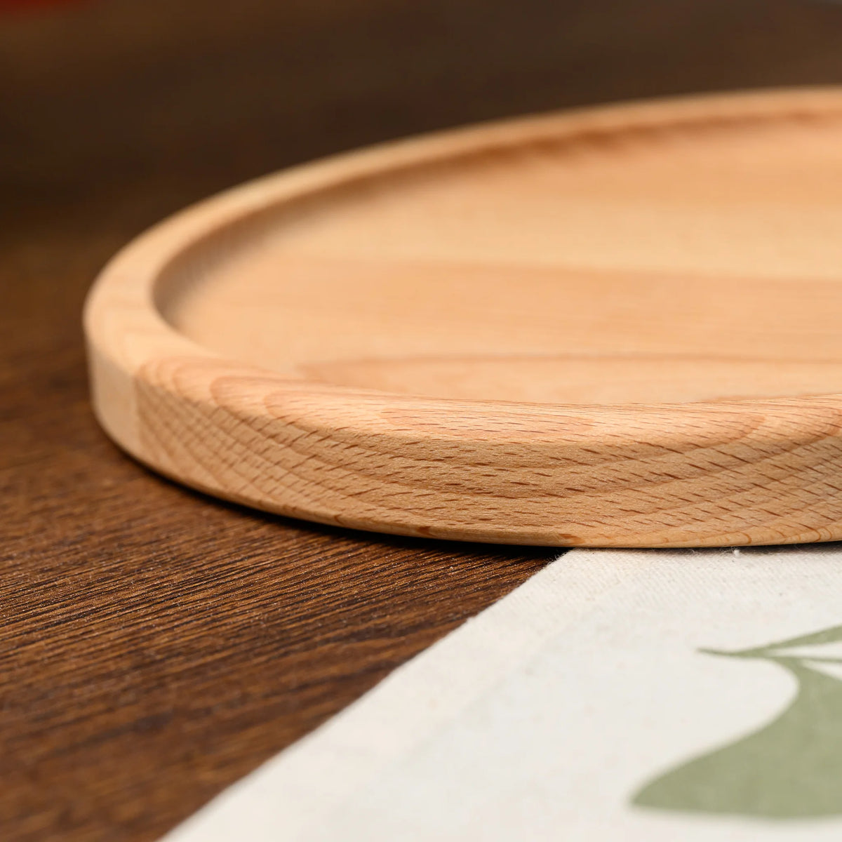 Close-up side profile of the curved edge running along the length of the beech wood oval serving board
